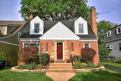 222 Highland Ave, Elmhurst, IL 60126-2556