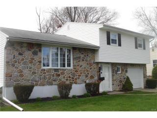 1459 Locksley Dr, Bethlehem, PA 18018-1524