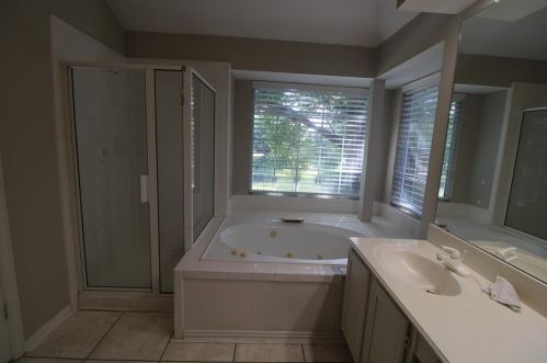 8652 Wellington Pt Dr, Irving TX 75063 exterior