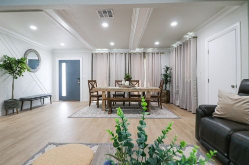 2314 Bristol St, Santa Ana CA  92704-5721 exterior