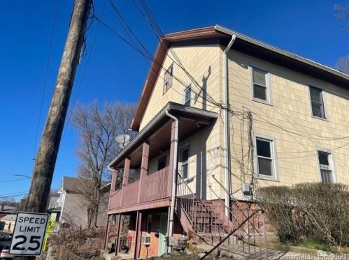 453 Baldwin St, Waterbury, CT 06706-1358