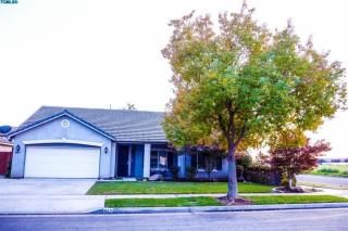947 Russell Ave, Visalia, CA 93277-6555