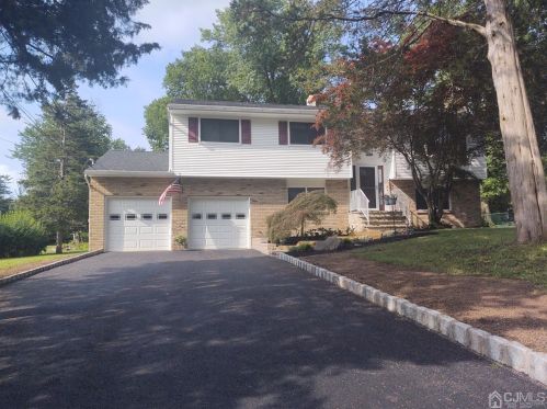 19 Dunbar Ave, Piscataway, NJ 08854-5702