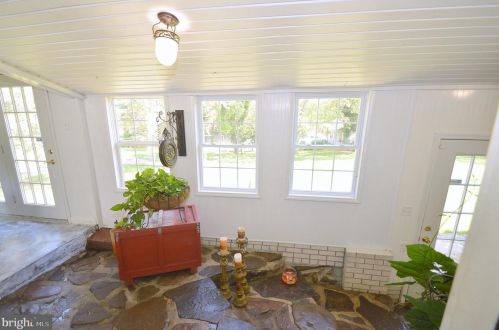 48 Calvin Unger Ln, Berkeley Springs WV 25411-5181 exterior