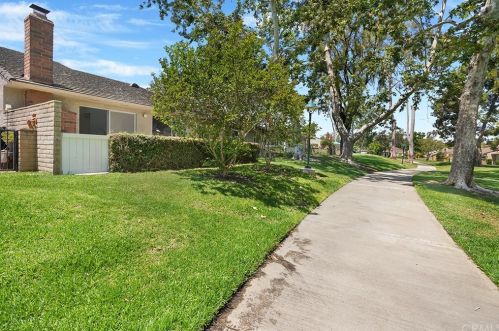 5215 Thorn Tree Ln, Irvine CA  92612-2346 exterior