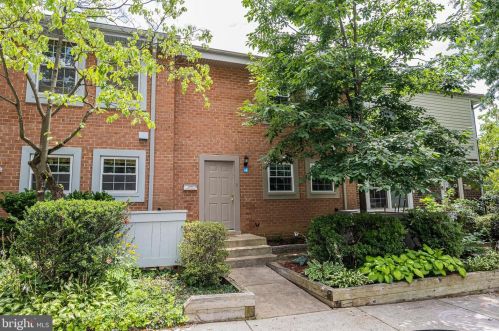 2148 Golf Course Dr, Herndon, VA 20191-3827