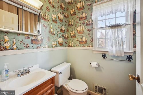 16 Severn Riv Rd, Severna Park MD 21146-4659 exterior