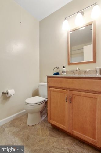 38 Valleybrook Dr, Lancaster PA  17601-4617 exterior