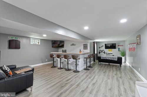 402 Chickamauga Dr, Harpers Ferry WV  25425 exterior