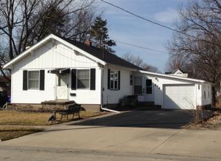 515 Spring St, Geneseo, IL 61254-1743