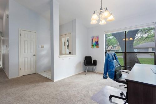 3904 Beaconsdale Dr, Austin TX  78727-2953 exterior