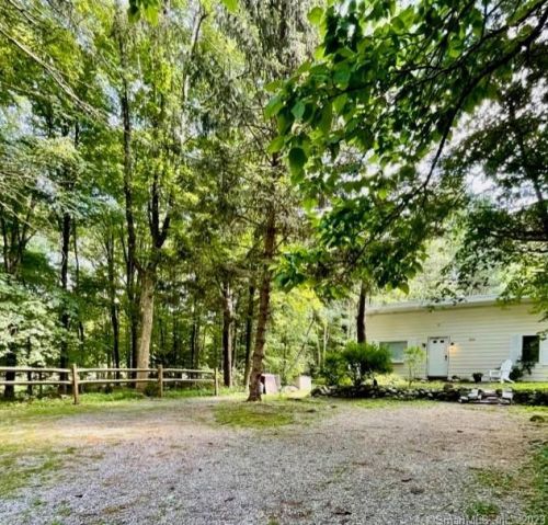 203 Village Rd, Upper Stepney, CT 06468-3009