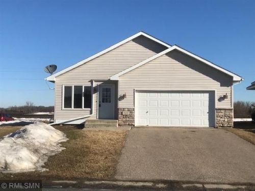 511 Juniper Ln, Montgomery, MN 56069-4448