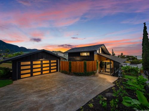 46217 Lilipuna Rd, Kaneohe, HI 96744