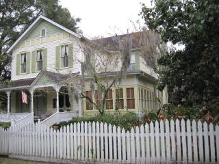 902 Wright Sq, Brunswick, GA 31520-7568