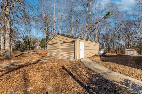 2711 Athens Hwy, Jefferson GA  30549-5845 exterior