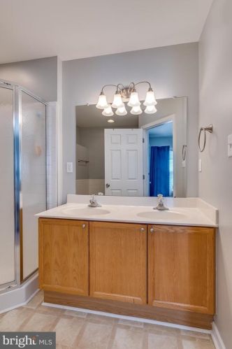 33 Holmes Dr, Charles Town WV 25414-4412 exterior