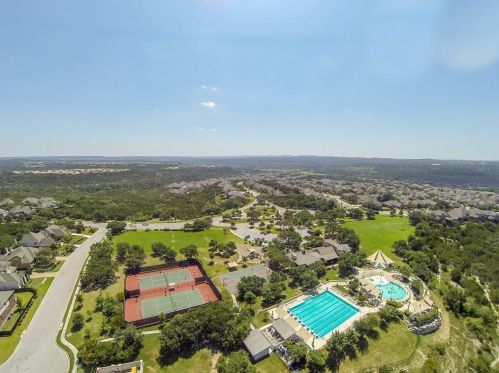 3921 Cyn Gln Cir, Austin TX  78732-2187 exterior