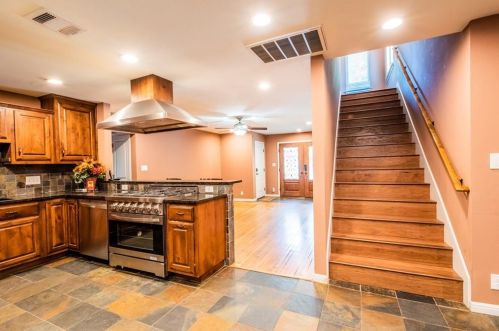 906 56th St, Austin TX  78751-1710 exterior