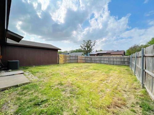 2219 Crockett Dr, Carrollton TX 75006-7753 exterior