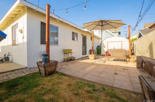 3210 134th Pl, Hawthorne CA  90250-6319 exterior