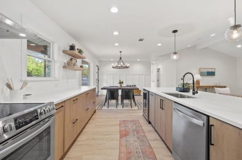 5006 Buffalo Pass, Austin TX  78745-2832 exterior