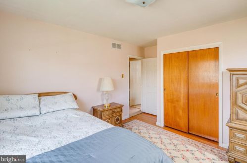 852 Wayside Ln, Haddonfield NJ 08033-1047 exterior