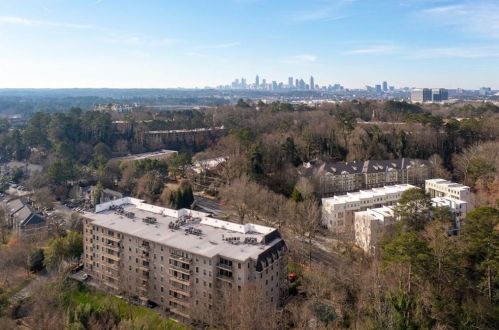 2865 Lenox Rd, Atlanta GA  30324-2880 exterior