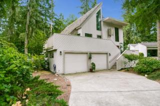 21453 20th Ct, Redmond, WA 98074-4208