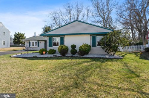 19 Excell Ln, Willingboro, NJ 08046-2428