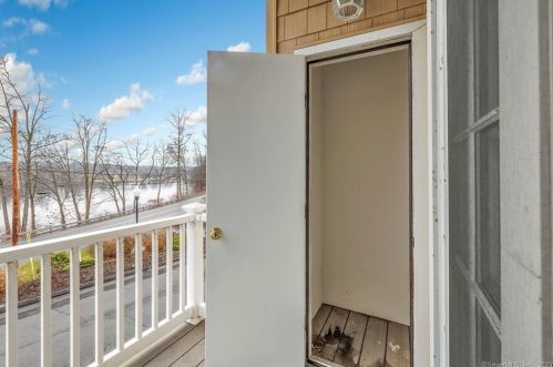 665 River Rd, Huntington CT  06484-4813 exterior