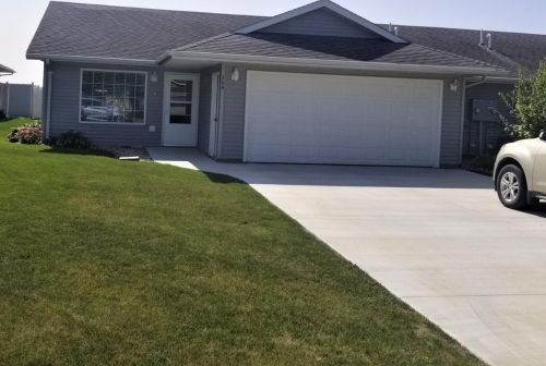 164 Ridgeview Dr, Pipestone, MN 56164-1746