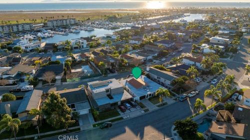 17089 Westport Dr, Huntington Beach CA  92649-4246 exterior