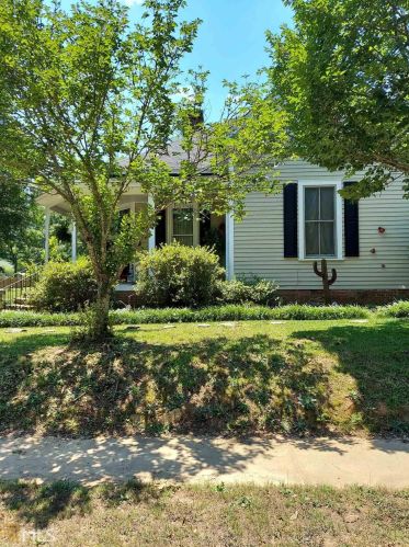 402 Zebulon St, Barnesville, GA 30204-1131