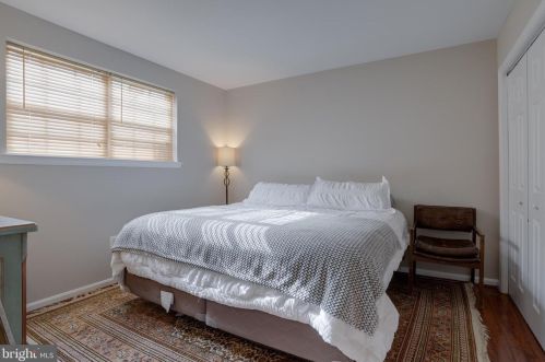 8816 Ridge Hollow Ct, Springfield VA  22152-1424 exterior