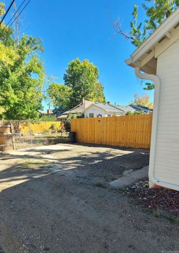 3221 Grant St, Englewood CO 80113-6829 exterior