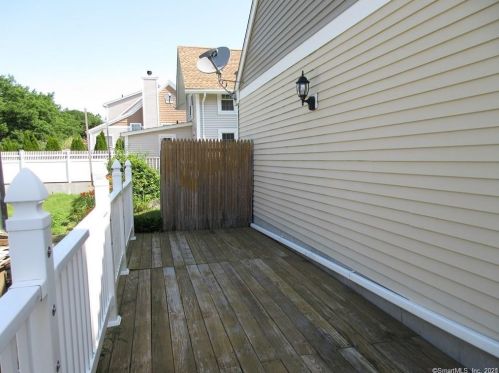 33 Crescent Ave, Niantic CT  06357-3033 exterior