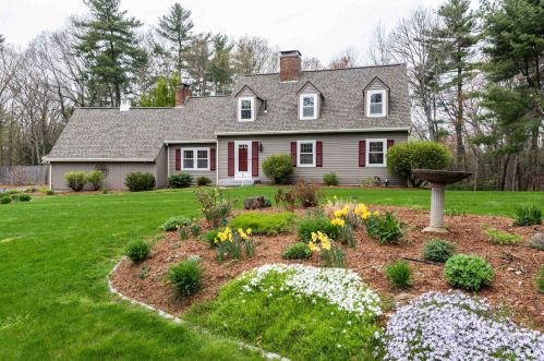 33 Fairway Dr, Amherst, NH 03031-2717