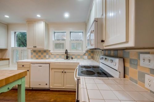 2516 Goldenrod Ave, Fort Worth TX  76111-1613 exterior