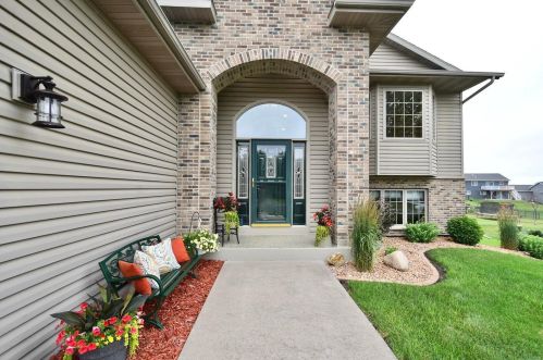 411 Prairie View Dr, Pine Island, MN 55963-7581