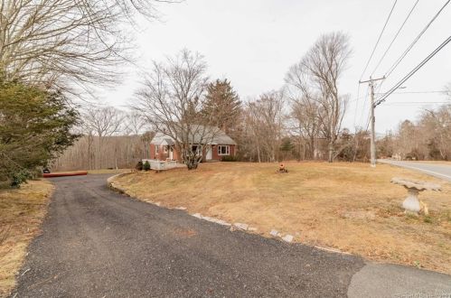 8 Winthrop Rd, Chester, CT 06412-1038