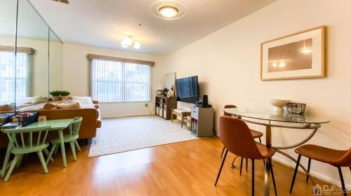 9 Wilmbelton Ct, Edison, NJ 08820-4672