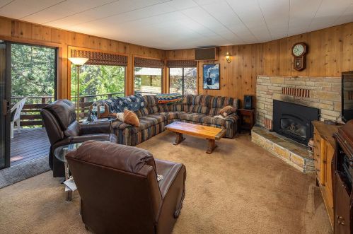 14562 Donner Ave, Truckee CA  96161-3635 exterior