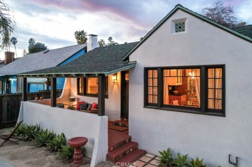 581 Stonehurst Dr, Altadena, CA 91001-5476