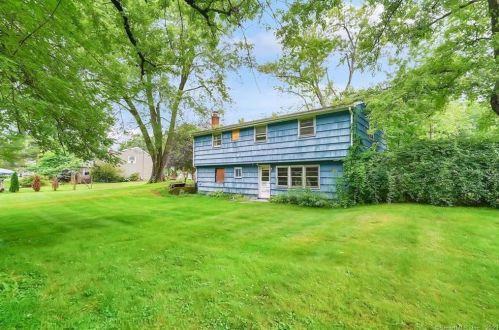 20 Manor Ln, Wapping, CT 06074-3215