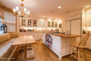 30 Winding Ln, Greenwich CT  06831-3733 exterior