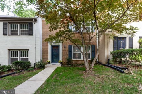 6008 Waterbury Ct, Springfield, VA 22152-1203
