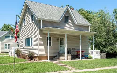 229 High St, Sycamore, IL 60178-1903