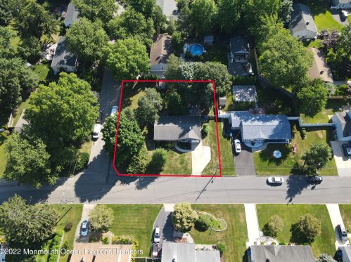 14 Cherry Tree Ln, Middletown, NJ 07748-1846