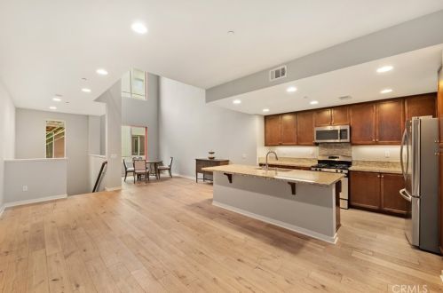 543 Rockefeller, Irvine CA  92612-7175 exterior